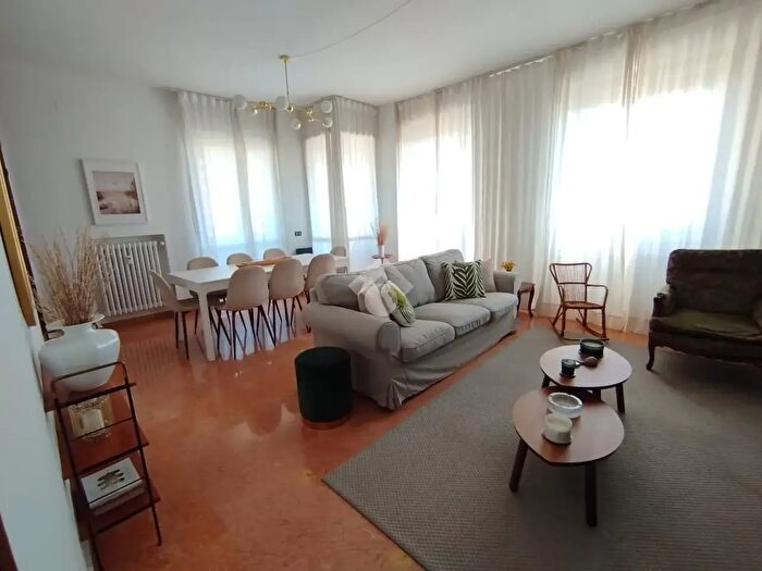 Appartamento trilocale in vendita in Via XXV Aprile, Desio