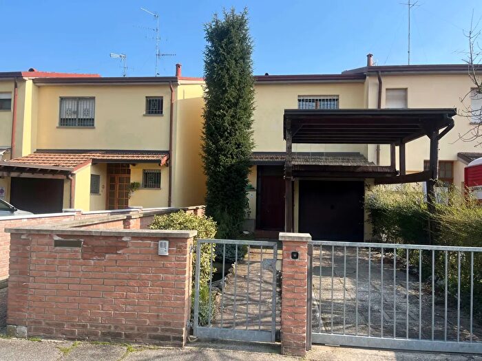 Casa con 6 locali in vendita in Via Marzabotto, Ferrara