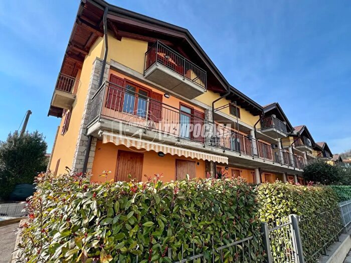 Appartamento trilocale in vendita in Via SantAnna, Villongo