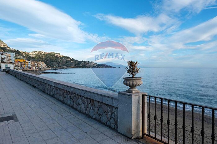 Casa con 5 locali in vendita in Vicolo dei Fabbri Ferrai, Giardini Naxos