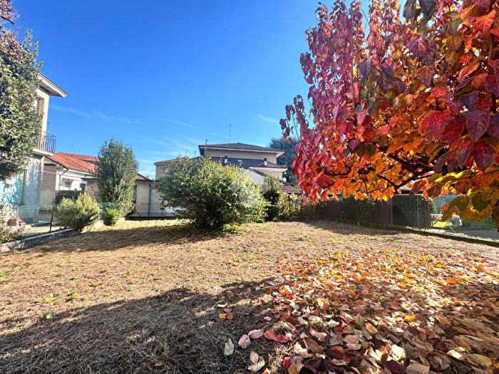 Casa quadrilocale in vendita in Via Bergamo, Seregno