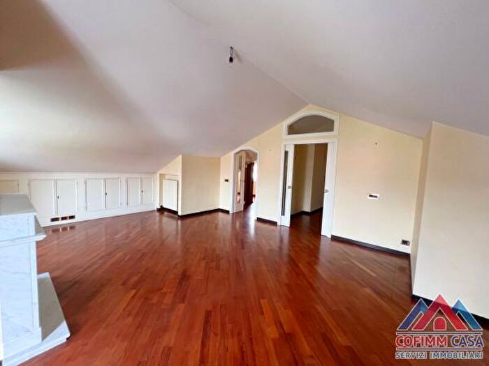 Appartamento con 5 locali in vendita in Via Roma, Isola Del Liri