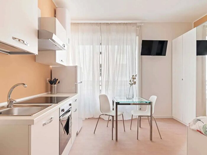 Appartamento monolocale in affitto in Via Luciano Manara, Milano