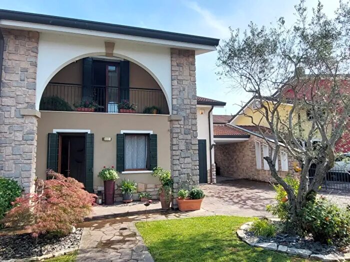 Casa con 5 locali in vendita in Via Luigi Pirandello, Villafranca Padovana