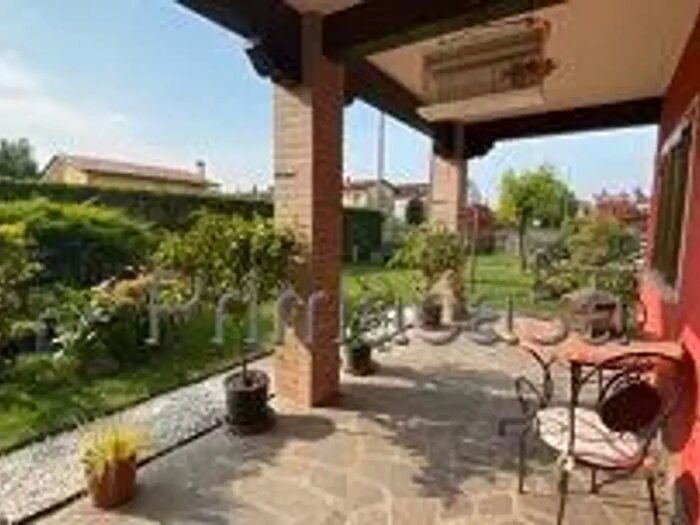 Appartamento con 6 locali in affitto in Via Stazione, Mirano