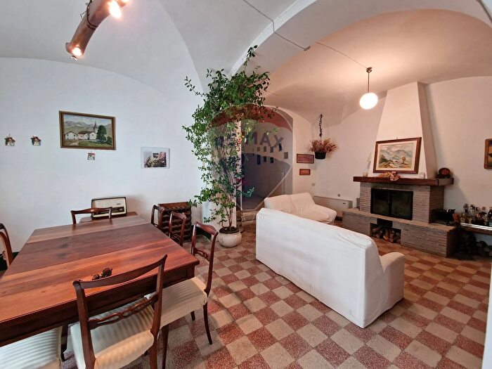 Appartamento quadrilocale in vendita in Via Salita San Rocco, Barrea