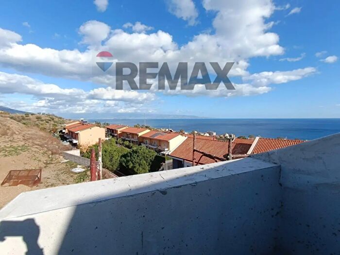 Casa con 5 locali in vendita in Via Maria Teresa dAustria, Santa Teresa Di Riva
