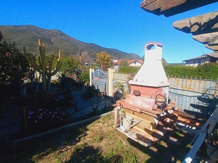 Casa quadrilocale in vendita in Via Crociata, Cisano Sul Neva