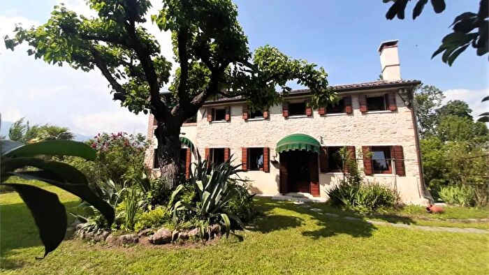 Casa con 7 locali in vendita in Asolo Via Riformati, Montebelluna