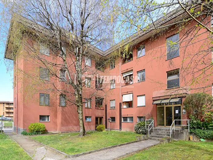 Appartamento con 5 locali in vendita in Via Paradiso, Lipomo