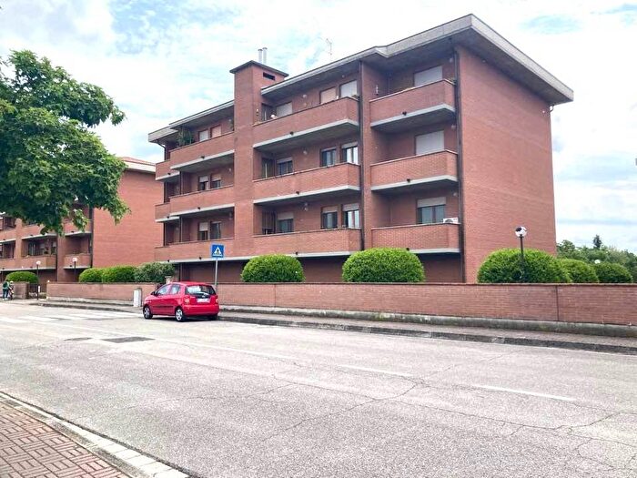 Appartamento con 6 locali in affitto in Via Mafalda Favero, Via Pomposa, Ferrara