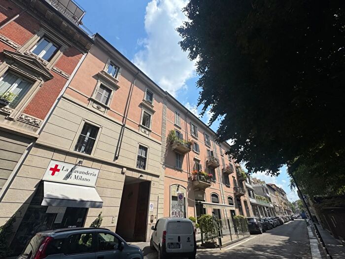 Appartamento trilocale in vendita in Rasori, Milano