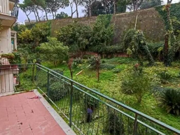 Appartamento con 5 locali in vendita in Napoli