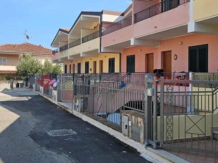 Casa con 5 locali in vendita in Via Catanzaro Snc, Montauro