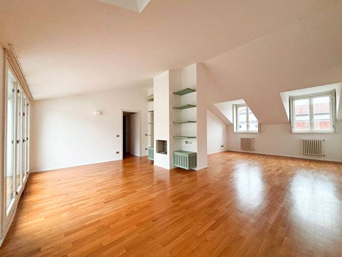 Appartamento trilocale in affitto in Corso Monforte, Palestro, Milano