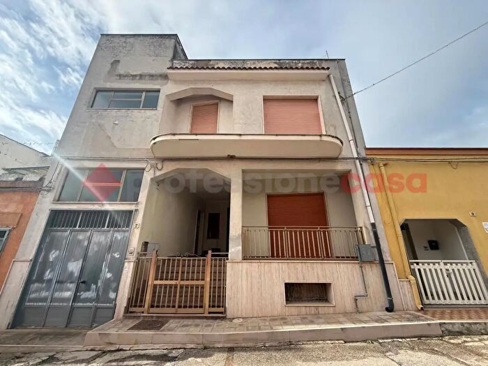 Casa con 11 locali in vendita in Via Leopardi, Torricella