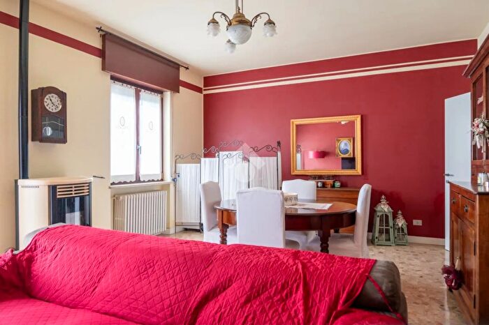 Appartamento quadrilocale in vendita in Via Trento, Villafranca Di Verona