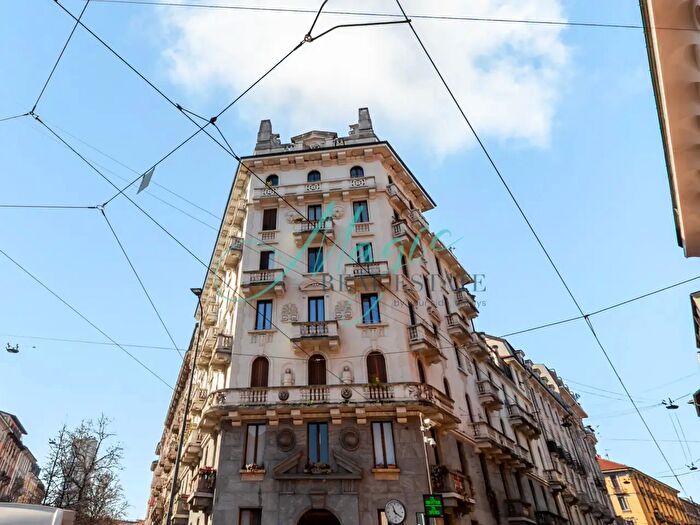 Appartamento trilocale in vendita in Via Garigliano, Milano