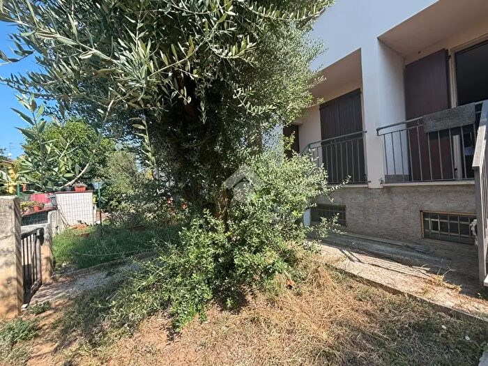 Casa con 6 locali in vendita in Via Cadore, Mantova