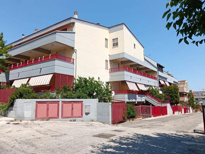 Appartamento con 6 locali in vendita in Via Convento, Cassano Delle Murge