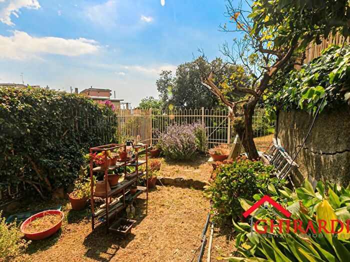Appartamento con 7 locali in vendita in Via Gavino Antonio, Genova