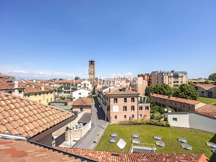 Appartamento con 7 locali in vendita in Viale dei Mille, Treviso
