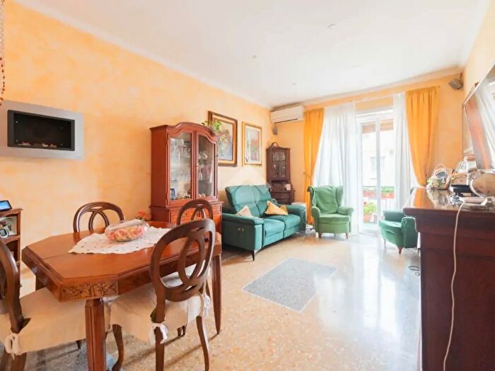 Appartamento trilocale in vendita in Via Vallarsa, Roma