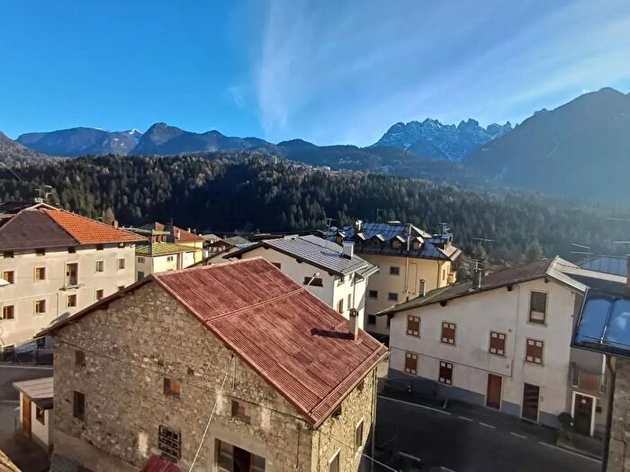 Appartamento con 8 locali in vendita in Via Dante Alighieri, Lozzo Di Cadore