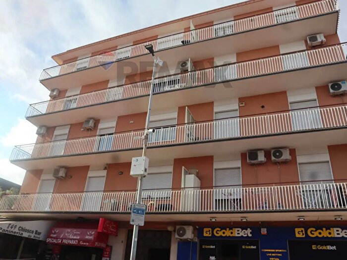 Appartamento quadrilocale in vendita in Via Vittorio Emanuele II, Gravina Di Catania