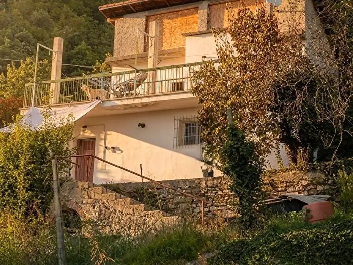 Casa quadrilocale in vendita in Pieve Di Teco