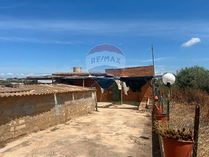 Casa con 6 locali in vendita in Contrada Serramenzana, Santa Croce Camerina