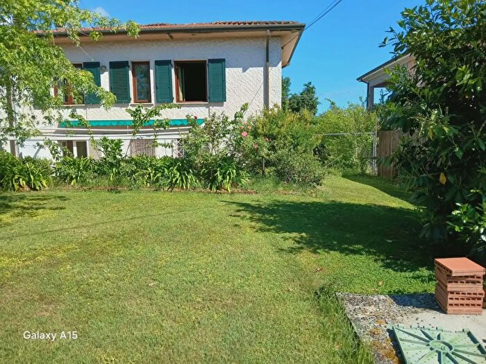 Casa quadrilocale in vendita in Fosdinovo
