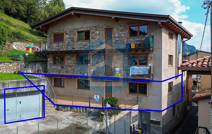 Appartamento trilocale in vendita in Via Porte, Angolo Terme