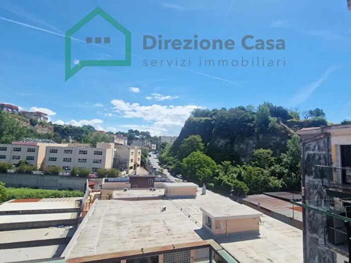 Appartamento con 6 locali in vendita in Via a Sogliano, Napoli