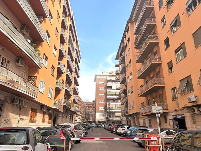 Appartamento quadrilocale in vendita in Via Ludovico Pastor, Roma
