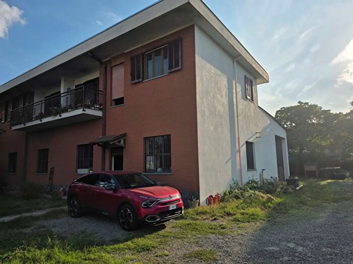 Casa con 10 locali in vendita in Alessandria