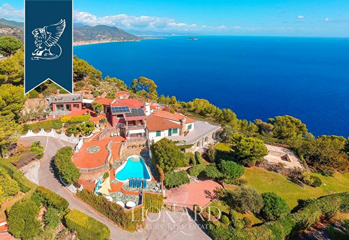 Casa con 6 locali in vendita in Andora