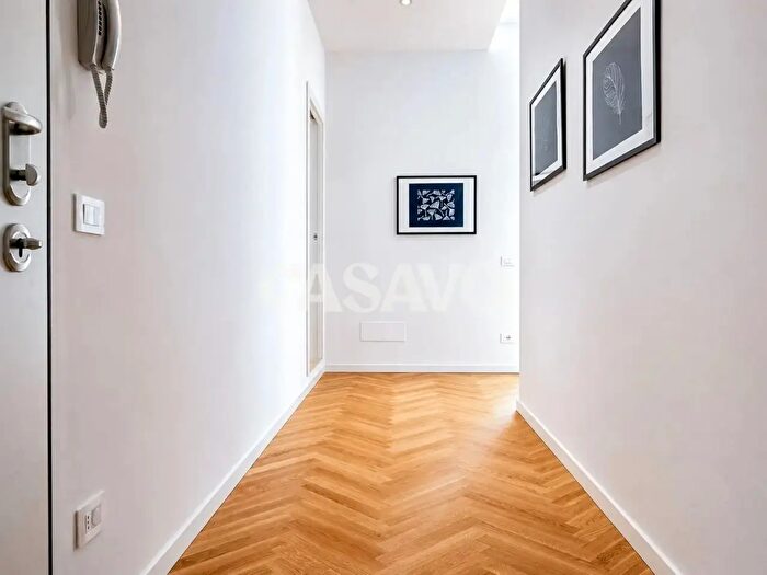 Appartamento trilocale in vendita in Via Crocefisso, Milano