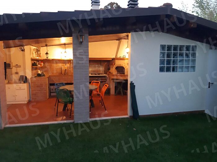 Casa con 7 locali in vendita in Via Levanto, Cesena