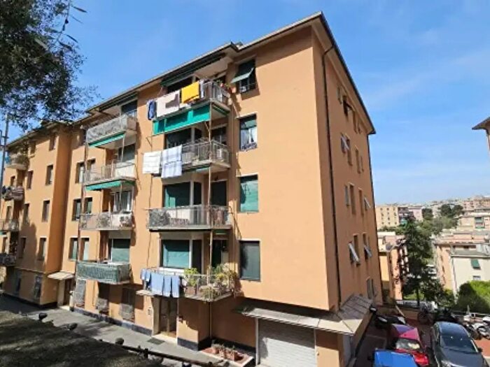 Appartamento trilocale in vendita in Via Bottini, Genova