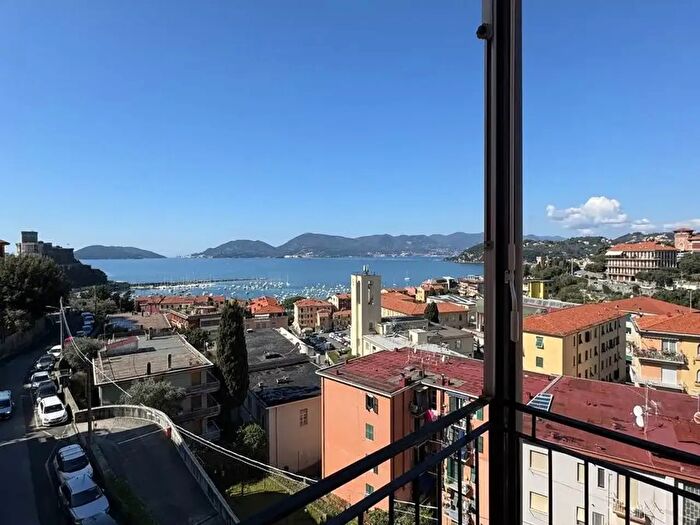 Appartamento con 6 locali in vendita in Via della Repubblica, Lerici