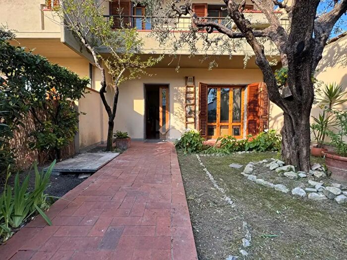 Casa con 5 locali in vendita in Via del Paradiso, Campi Bisenzio