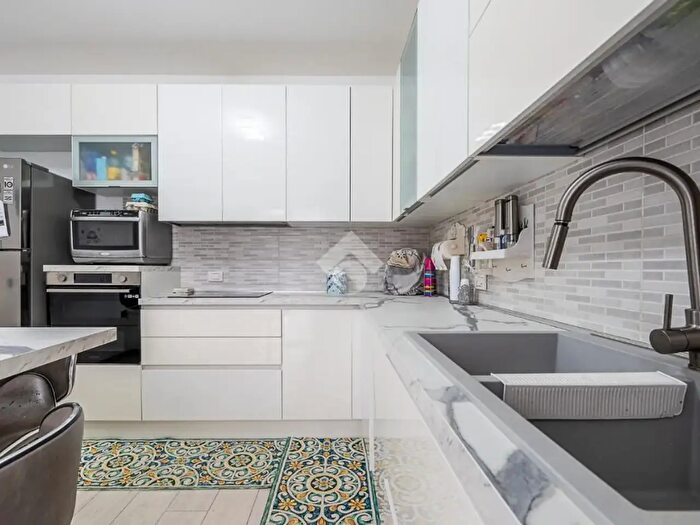 Casa con 7 locali in vendita in Via Alpignano, San Gillio