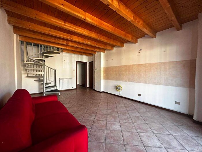 Appartamento monolocale in affitto in Via Larga, Saronno