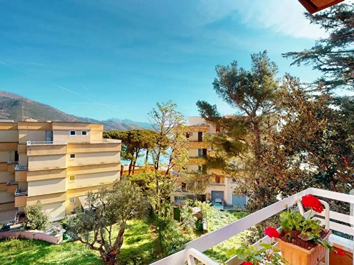 Appartamento quadrilocale in vendita in Via del Lago, Arenzano