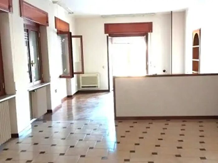 Appartamento con 6 locali in affitto in Via Brecciame, Maddaloni