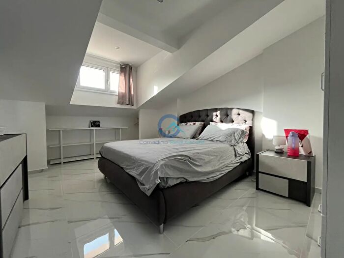 Appartamento trilocale in affitto in Viale Crotone f, Catanzaro