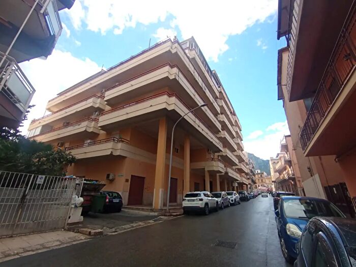 Appartamento trilocale in vendita in Via Tenente Morici, Villabate