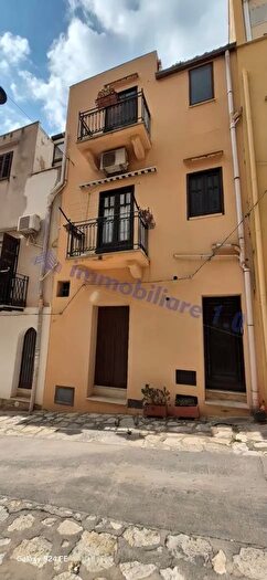 Casa quadrilocale in vendita in Via Trinità Castellammare del Golfo, Castellammare Del Golfo
