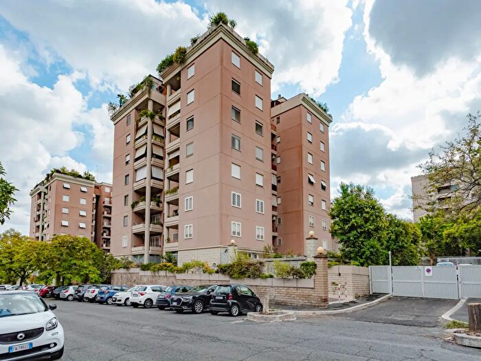 Appartamento quadrilocale in vendita in Via dell'Orsa Maggiore, Roma
